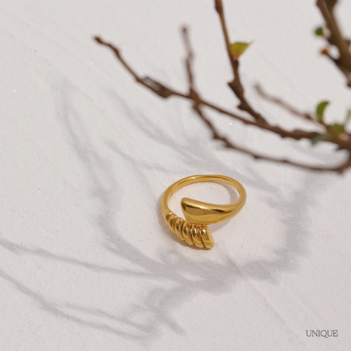 Anillo Torcido Ajustable