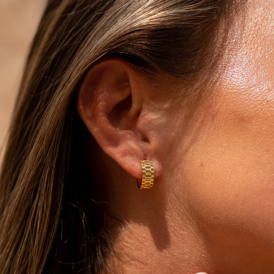Pendientes Texturizados Chapados en Oro de 18K