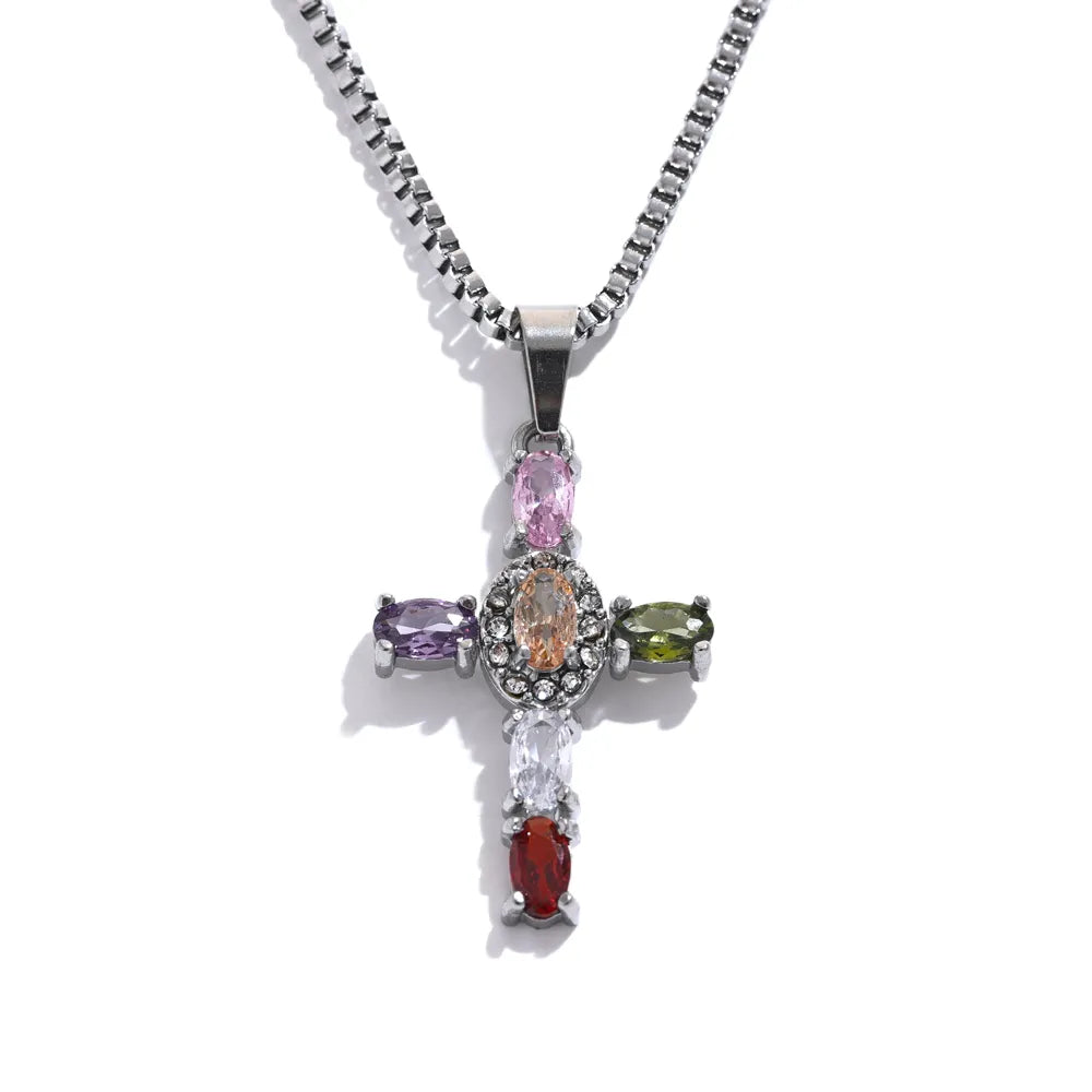 Collar con Colgante de Cruz Engastado con Cristales de Circonita