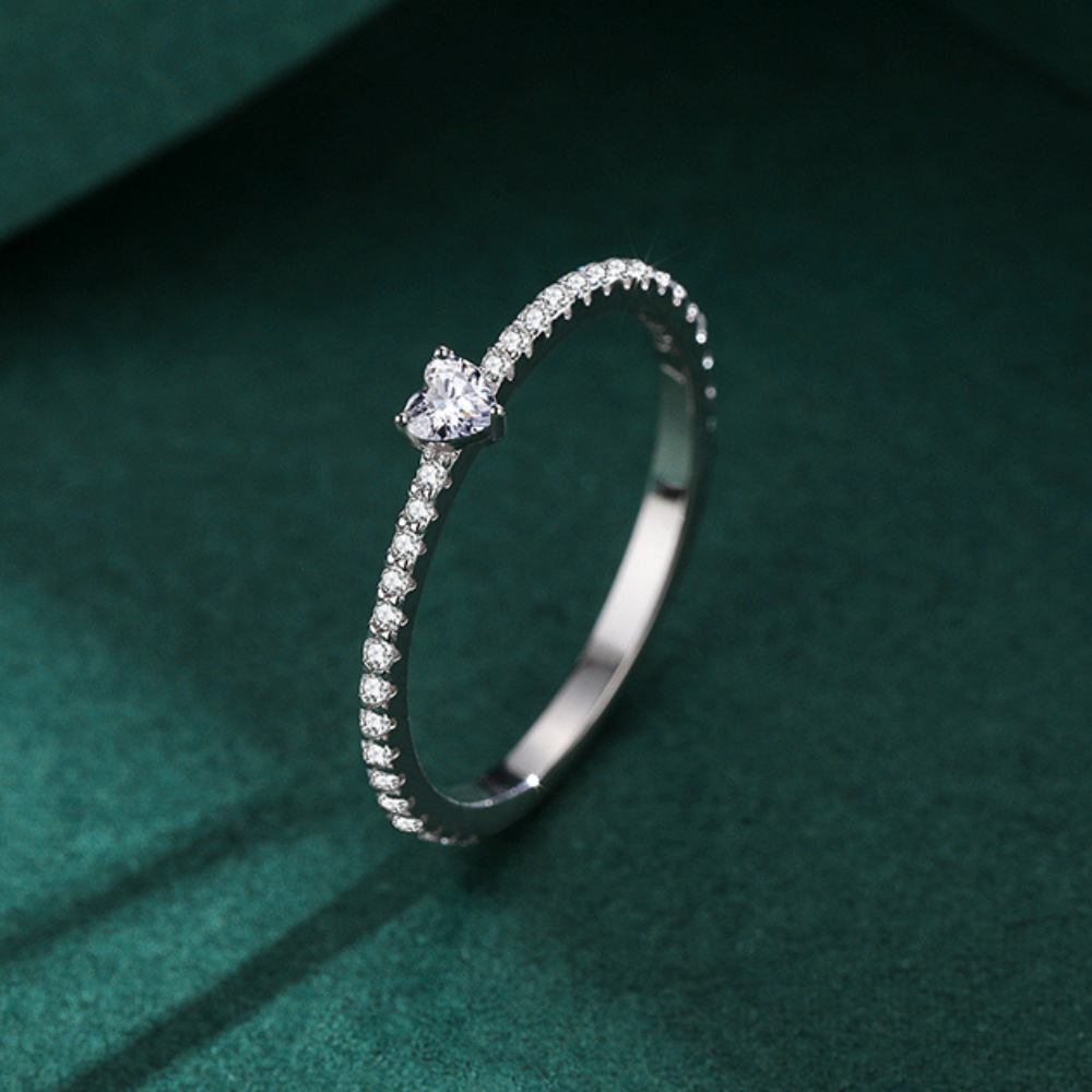 Anillo Solitario con Piedra en Forma de Corazón